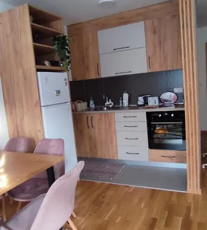 Verona Lakic 아파트