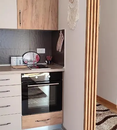 Verona Lakic 아파트 *