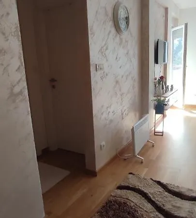 Verona Lakic 아파트 *